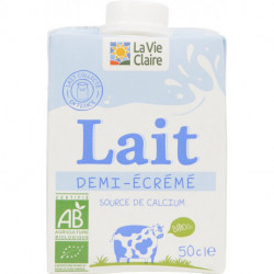 Lait demi-écrémé stérilisé UHT.